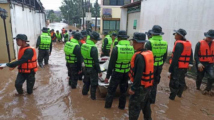 Militer Angkatan Darat Thailand Kerahkan Seluruh Kekuatan Bantu Korban Banjir